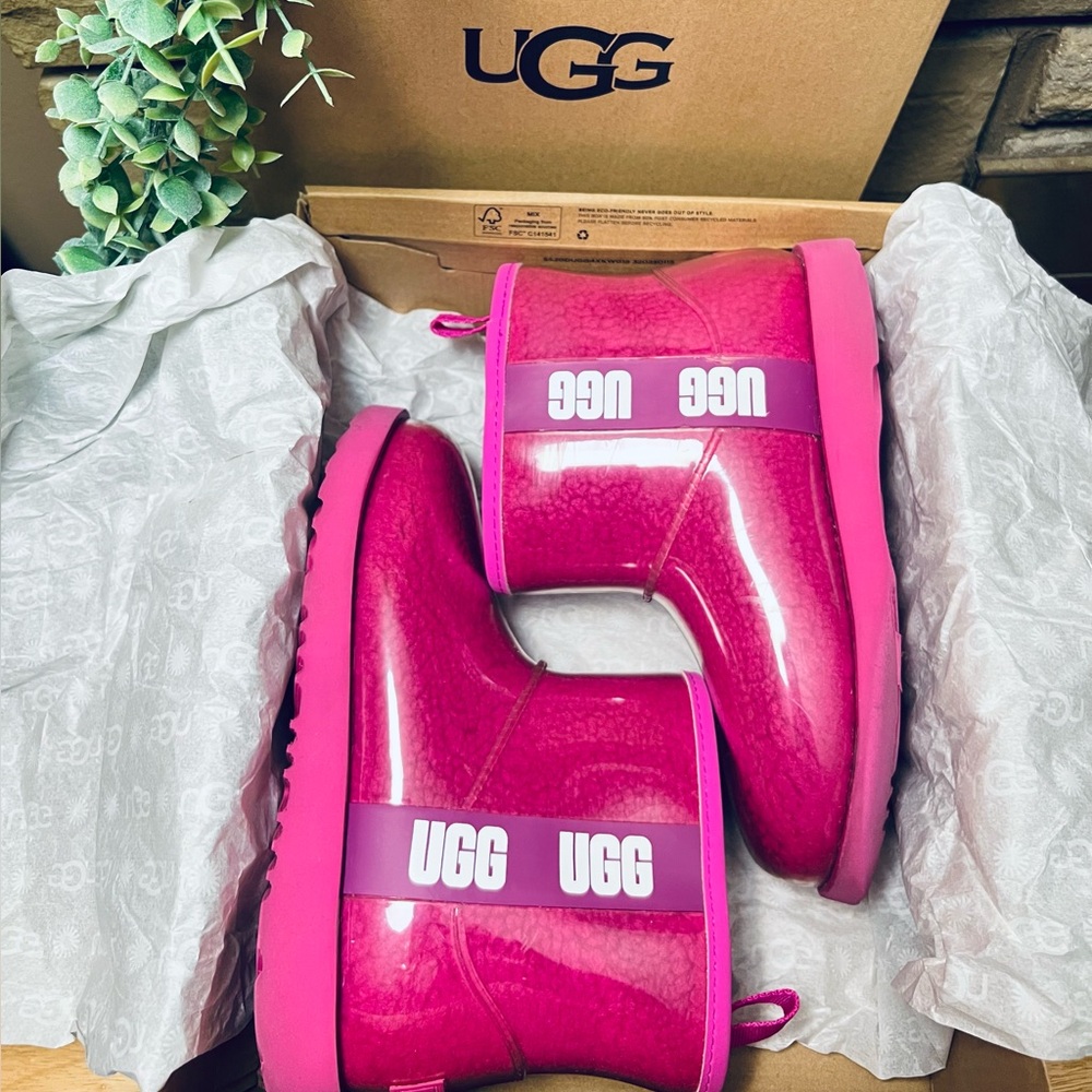 UGG Classic Clear Boots SZ-4 GUC - Picture 9 of 9